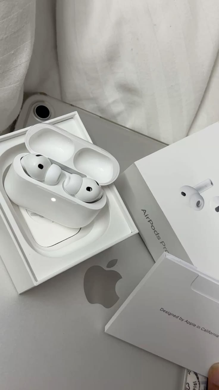iPhone Earbuds – Powerful Sound, Stylish Design